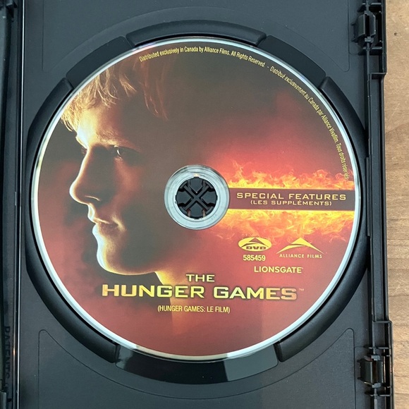 The Hunger Games 2 disc DVD Set - Picture 6 of 9